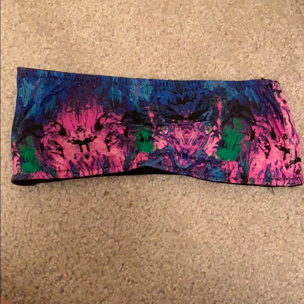 Colorful strapless bra